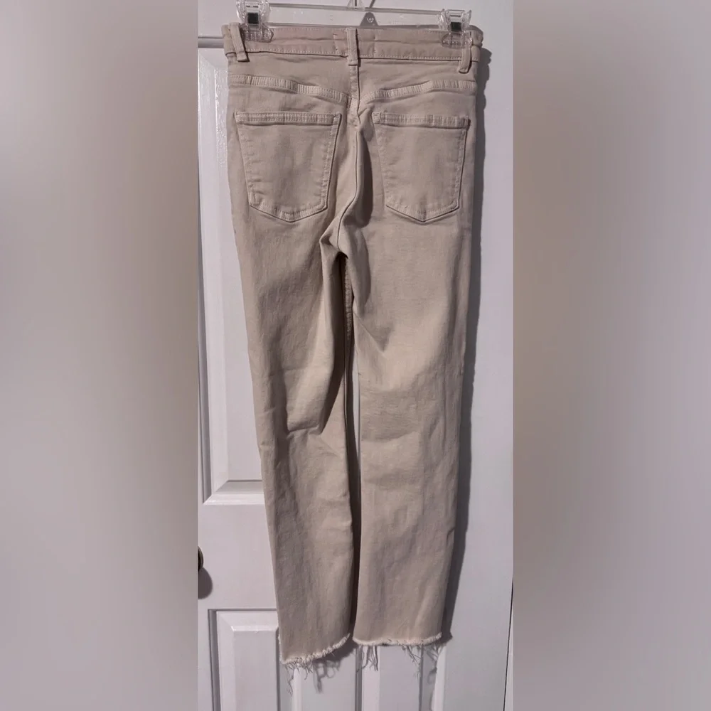 Zara Cream Straight Leg Jeans Raw Hem High Waist Super Cute and Stylish EUC